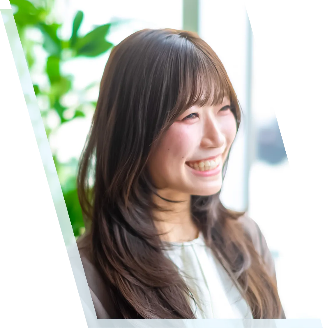 株式会社ソニック 笑顔の女性スタッフ